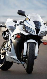 Мотоспорт: что же всетаки лутше на ваше мнение  Hoda CBR600RR или Yamaha R6