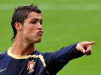 Новости футбола: CR7  Кто лучше  Ronaldinho или C Ronaldo