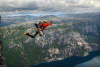 Экстремальные виды спорта: Где острее ощущения  прыжок с парашютом или роупджампинг